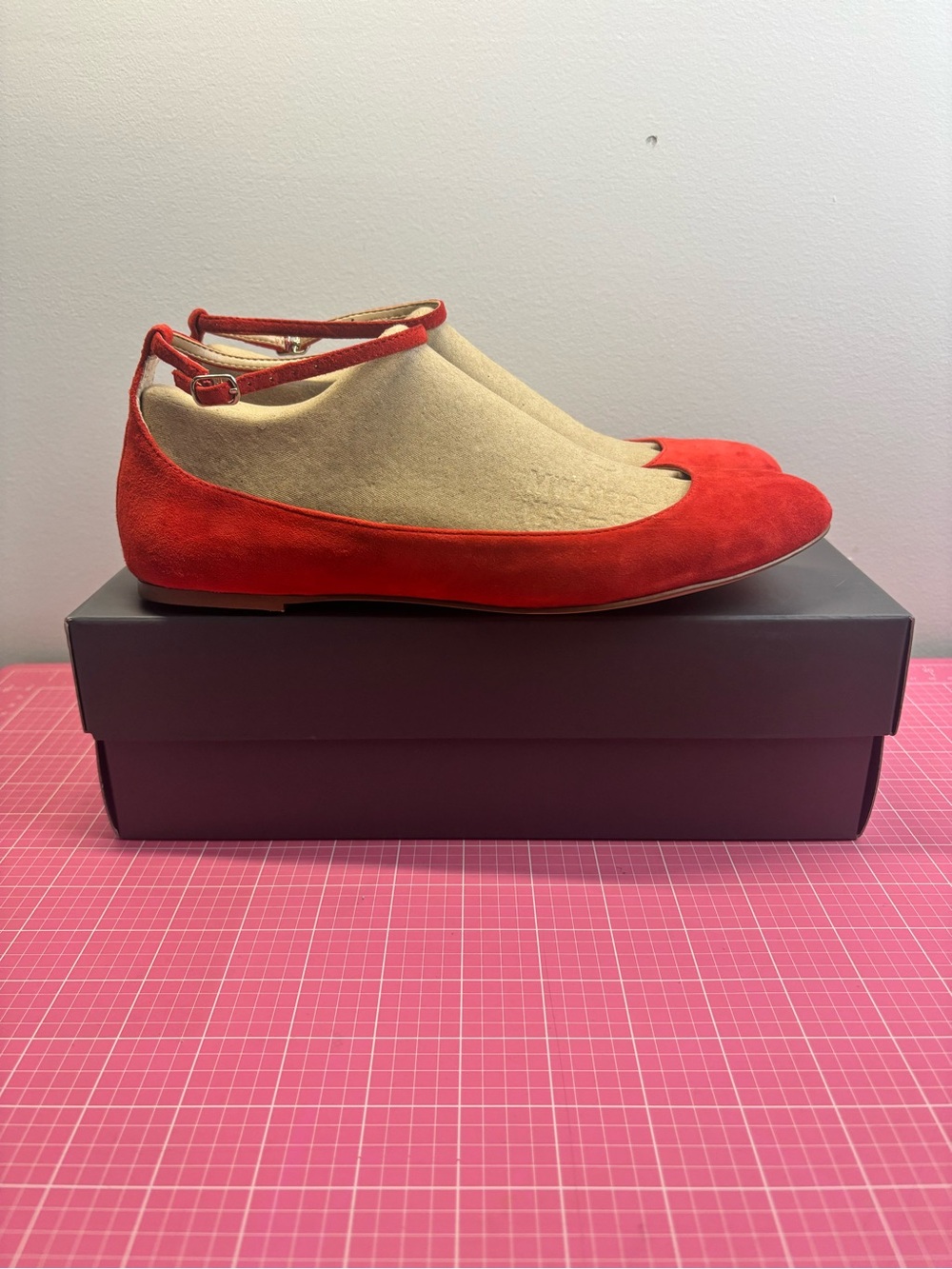 Ann Taylor Breda Suede Ballet Flat Womens Size 8.5 M Fire Glow Orange - READ